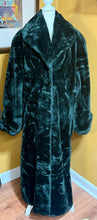 Load image into Gallery viewer, Monterey Fashions VTG Hunter Green Faux Fur Sz 22WT
