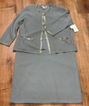 Load image into Gallery viewer, Adrianna Pape’ll Gray Knit Suit Sz 2X
