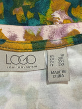 Load image into Gallery viewer, LOGO by Lori Goldstein Printed Top with Angled Hem Sz 1X
