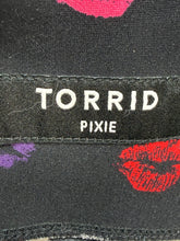 Load image into Gallery viewer, TORRID PIXIE Lips Jeggings Sz 4R
