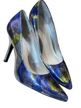 Load image into Gallery viewer, Nine West Silver Floral Heels Sz 10M
