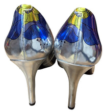 Load image into Gallery viewer, Nine West Silver Floral Heels Sz 10M
