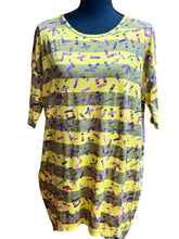 Load image into Gallery viewer, Lularoe Confetti Print Tunic Sz XS (Fit Sz M)
