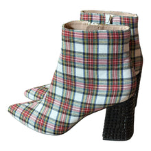 Load image into Gallery viewer, Betsey Johnson Women’s Kassie Heel Bootie Sz 7.5

