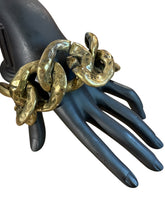 Load image into Gallery viewer, Chunky Hammered Link Chain Bracelet
