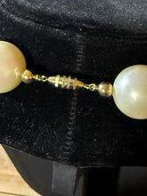 Load image into Gallery viewer, Vintage Faux Pearl Necklace
