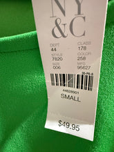 Load image into Gallery viewer, NY &amp; Co Kelly Green Top Sz S
